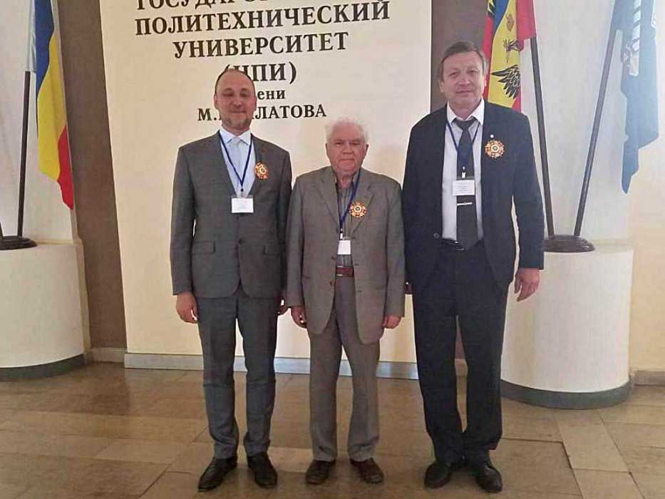 награжденные орденами «Звезда славы. Экономика Азербайджана» А.Б. Пономарев, Д.М. Шапиро и Р.А. Мангушев