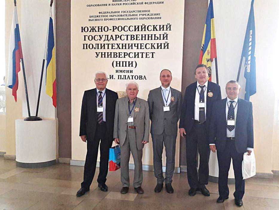 награжденные орденами «Звезда славы. Экономика Азербайджана» А.Б. Пономарев, Д.М. Шапиро и Р.А. Мангушев вместе с А.Л. Готманом и А.И. Полищуком
