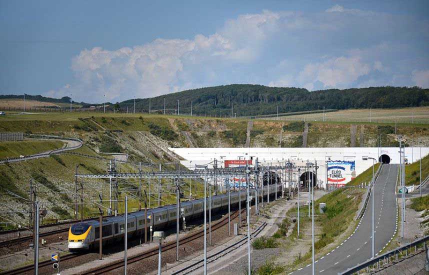 03.Channel_Tunnel-IV.jpg (99 KB)