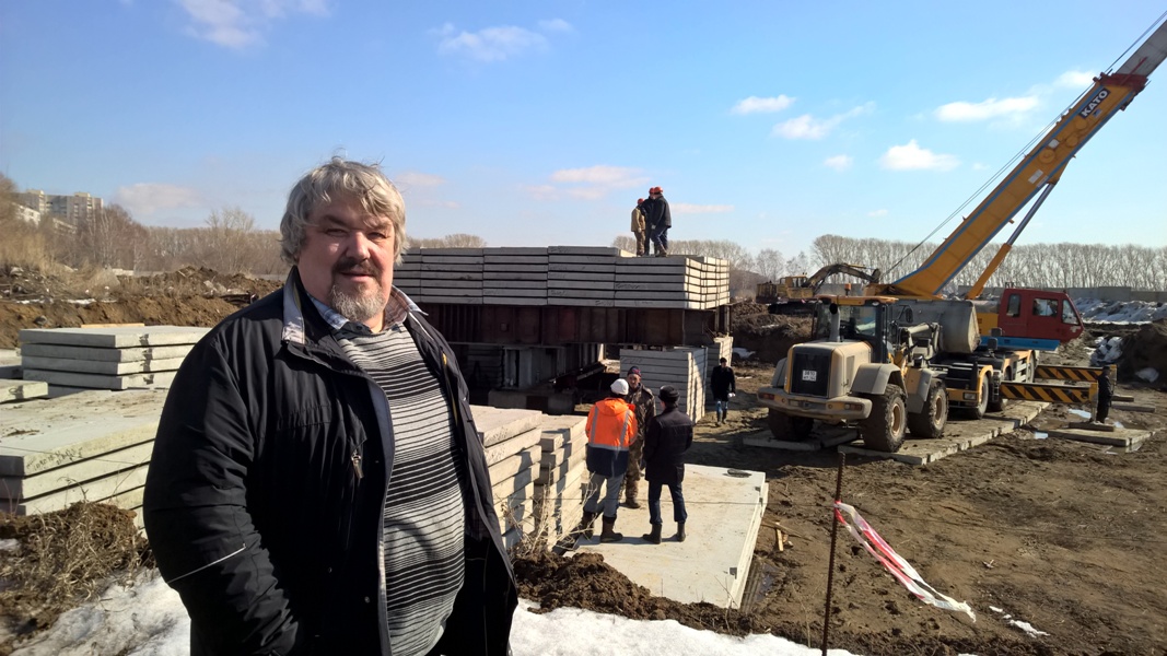 Укладка балластного груза на грузовую платформу
