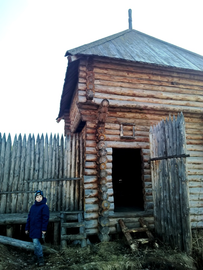 Двухэтажная башня Умревинского острога на р.Оби