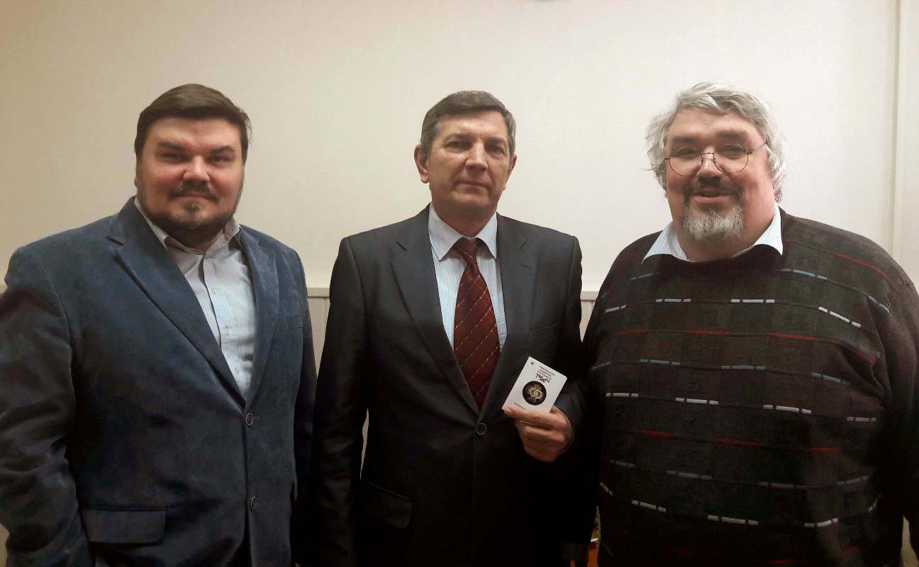 Вручение С.Н. Лаврову ордена "За вклад в развитие геотехнике". М.Л. Нуждин и Л.В. Нуждин