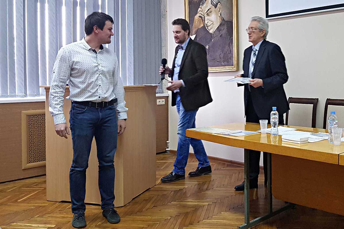2019_12.jpg (147 KB)