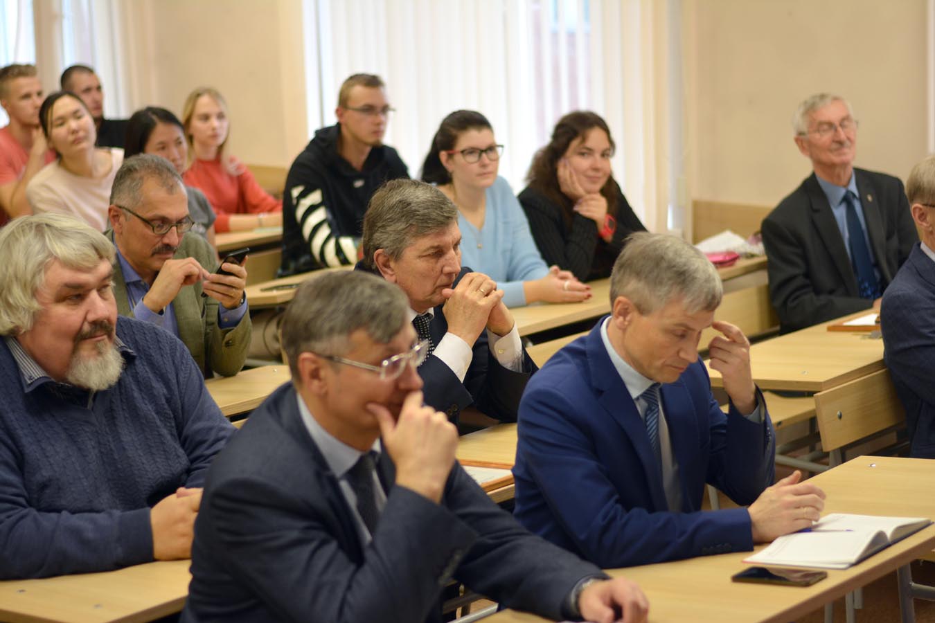 2_seminar_NGASU.jpg (129 KB)